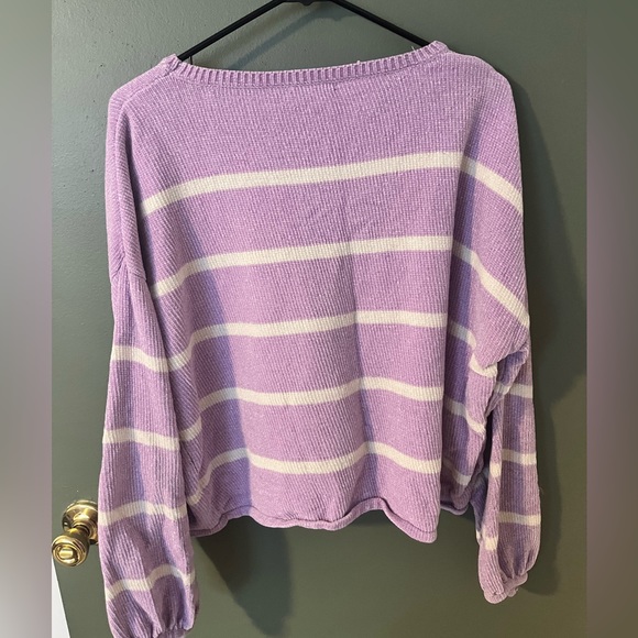 Charlotte Russe Cropped Sweater - Picture 3 of 4